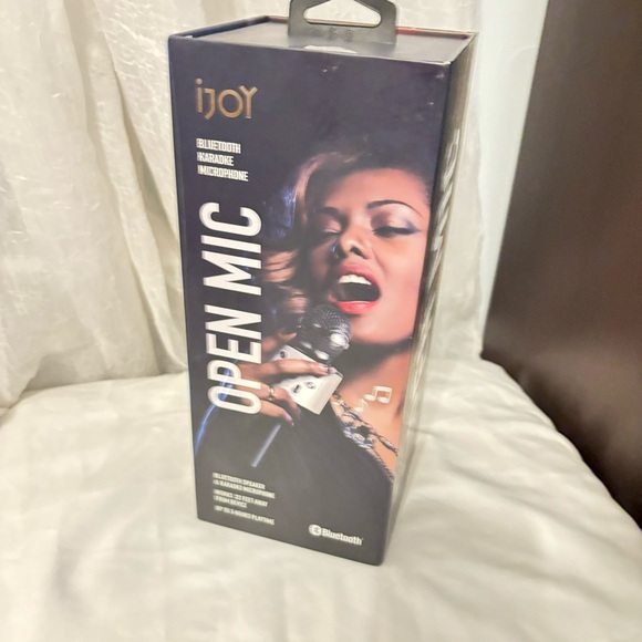 Wireless Karaoke Microphone - Bluetooth Karaoke
Microphone Speaker Singalong - Picture 9 of 11